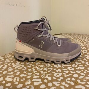 On cloudrock Running Ankle Boots in Purple and Beige